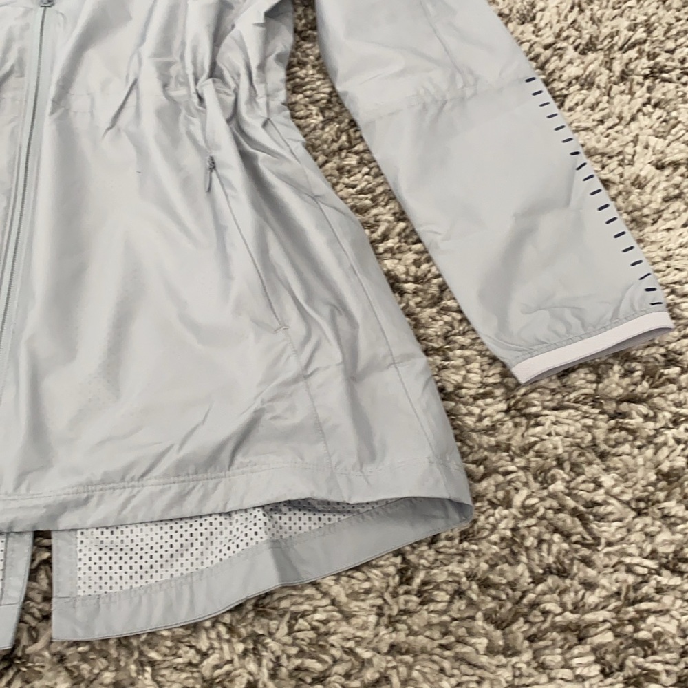 UNDER ARMOUR HOODED WINDBREAKER XS - Picture 5 of 11